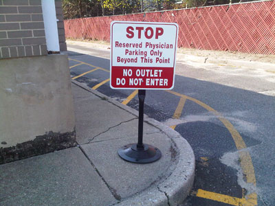 Sidewalk Signs & Crowd Control - exterior
