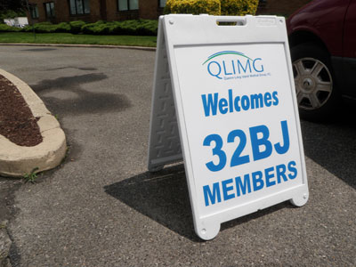 Sidewalk Signs & Crowd Control - exterior