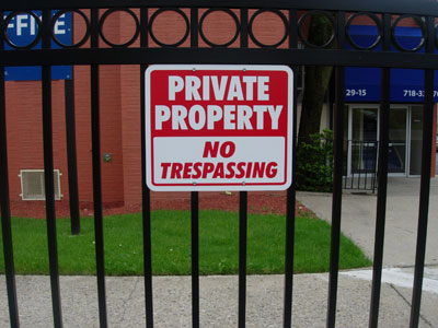 Vinyl Signs on Acrylic, Aluminum, Plastics