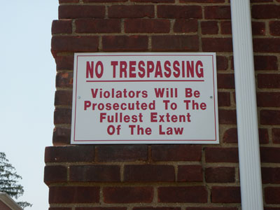Vinyl Signs on Acrylic, Aluminum, Plastics
